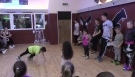 Breakdance battle tussen Alishia en Danee bij benito deane auditiedag