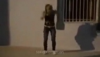 Chica bailando Tecktonik Denuez