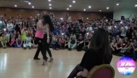 Daniel and Desiree bailando con Rozalen cantando en vivo - Bachatea