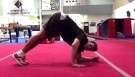 Freeze De Cotovelo Tutorial Detalhado Basicos Do Break Dance