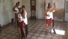 Yanek bailando son en un ensayo
